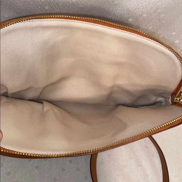 *SOLD*Nordstrom Bella Leather Crossbody Bag - Picture 13 of 14